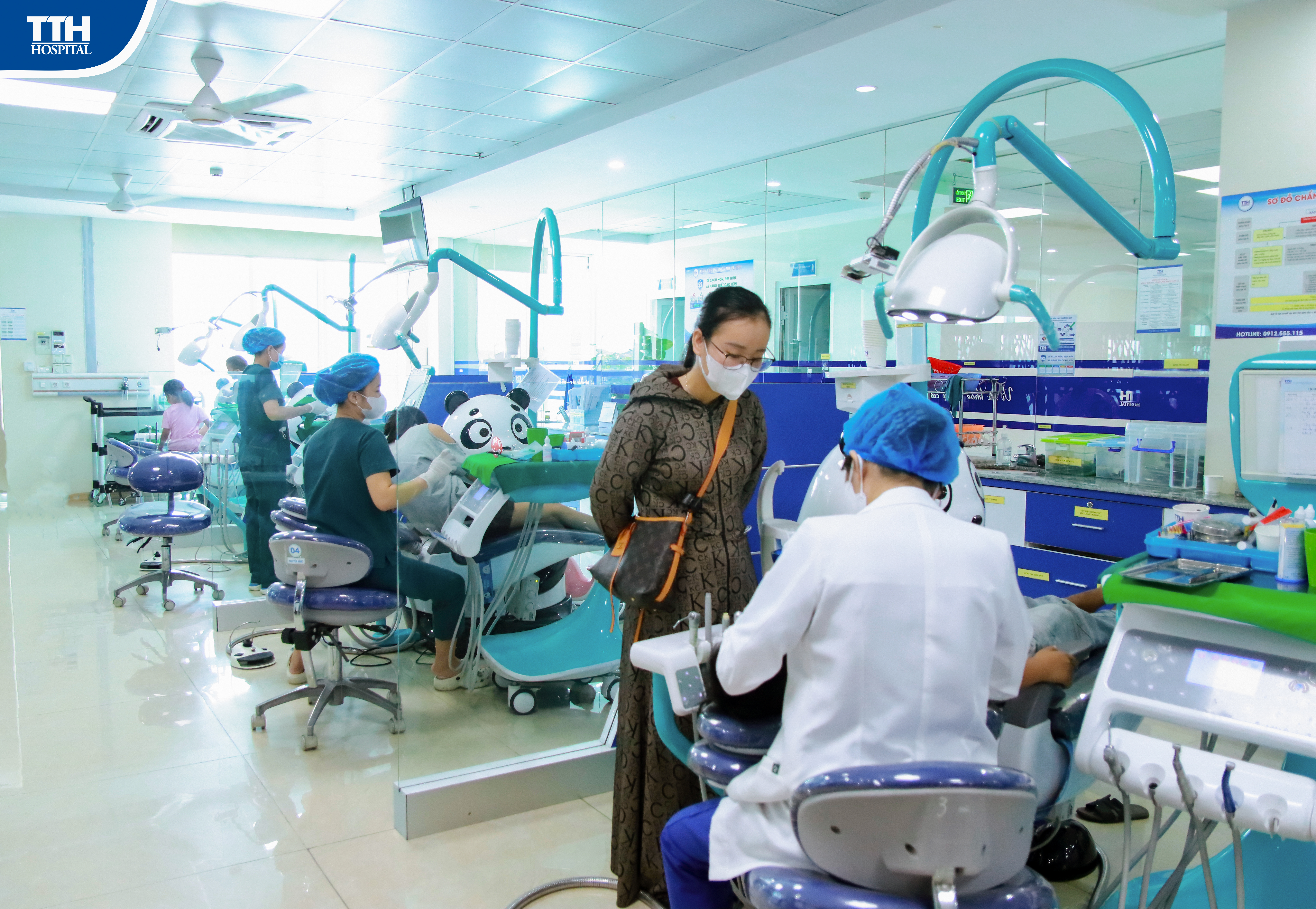 PHÒNG KHÁM NHA NHI TTH HÀ TĨNH TẤP NẬP KHÁCH HÀNG NGAY CẢ TRONG NGÀY MƯA