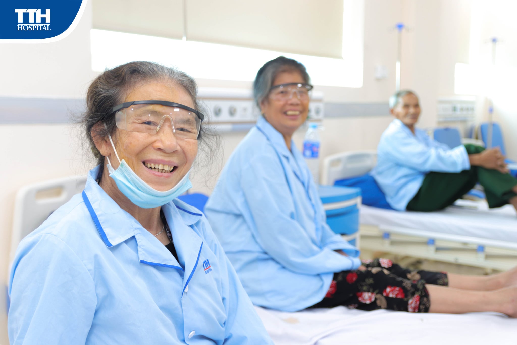 KHOA MẮT - BỆNH VIỆN ĐA KHOA TTH HÀ TĨNH: CHĂM SÓC ÁNH SÁNG CHO MỌI NGƯỜI