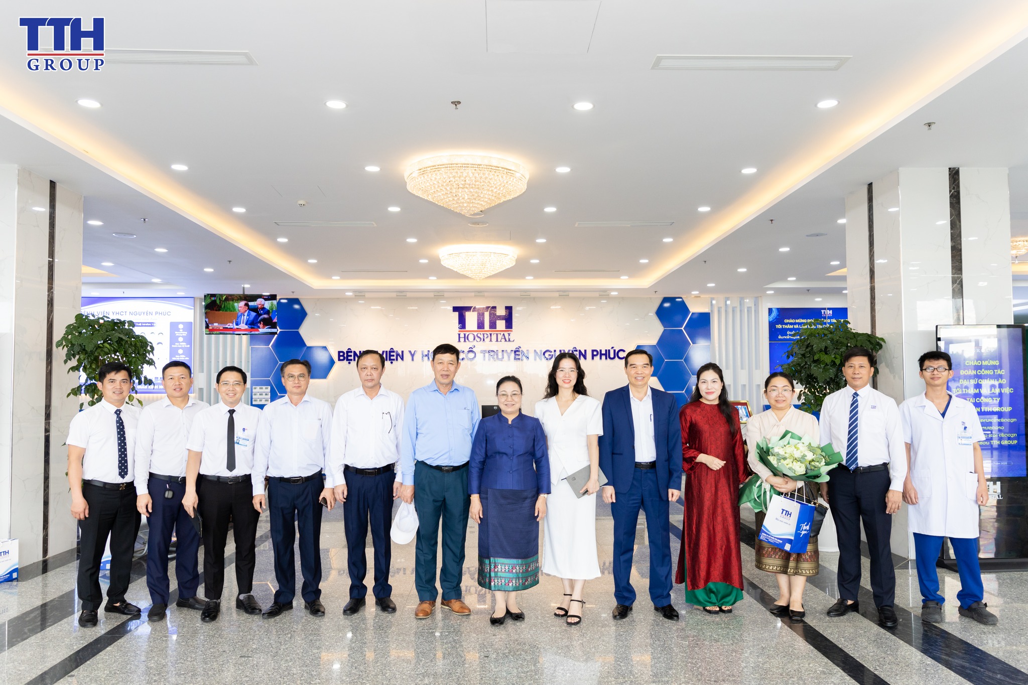 TTH Group đón tiếp Đoàn Đại sứ quán Lào tại Việt Nam: Triển vọng hợp tác đầu tư tại nước ngoài trong lĩnh vực Y tế