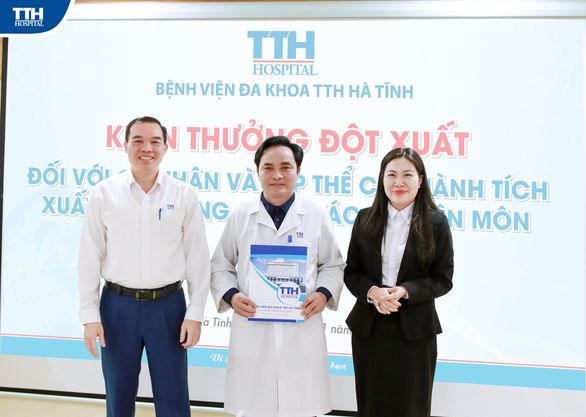 KHEN THƯỞNG ĐỘT XUẤT CHO CÁC CÁ NHÂN VÀ TẬP THỂ CÓ THÀNH TÍCH XUẤT SẮC TRONG CÔNG TÁC CHUYÊN MÔN