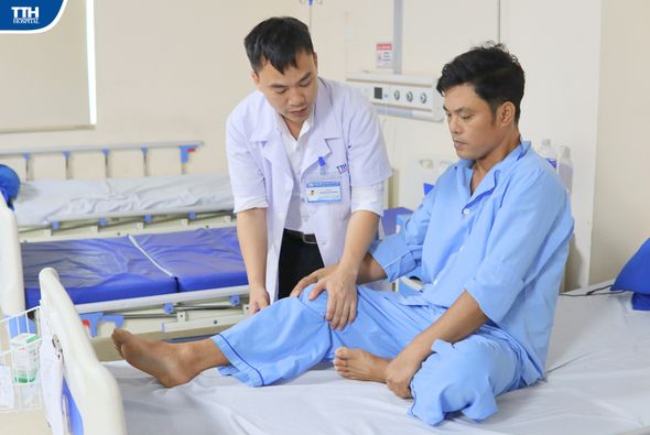 VẬN ĐỘNG BÌNH THƯỜNG SAU 3 NĂM BỊ HOẠI TỬ VÔ KHUẨN CHỎM XƯƠNG ĐÙI NHỜ PHƯƠNG PHÁP THAY KHỚP HÁNG VỚI ĐƯỜNG MỔ SUPERPATH