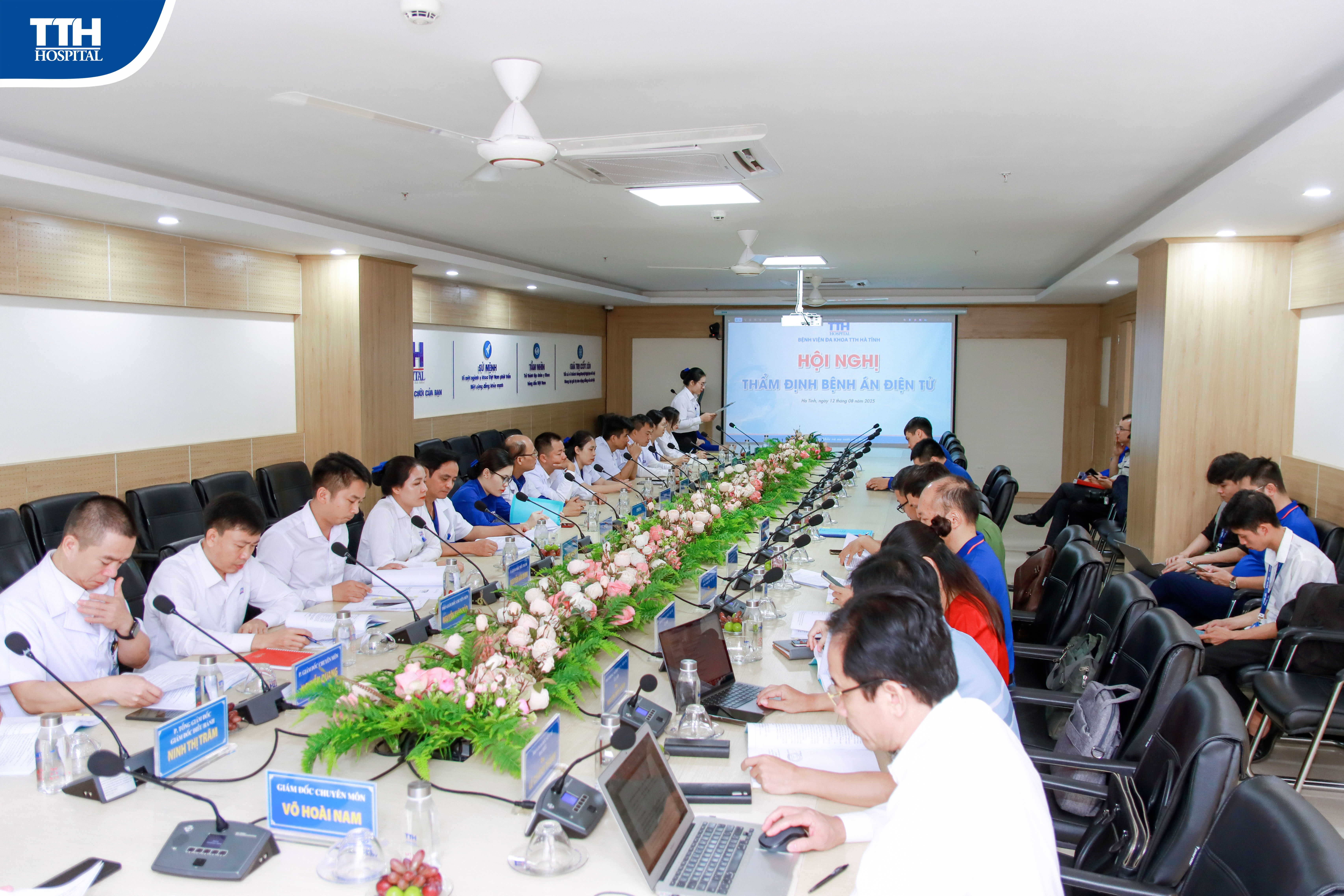 CHÀO MỪNG ĐOÀN THẨM ĐỊNH TRIỂN KHAI BỆNH ÁN ĐIỆN TỬ TẠI BỆNH VIỆN ĐA KHOA TTH HÀ TĨNH