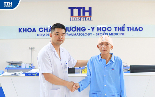 Tái tạo hộp sọ bằng phương pháp ghép khuyết sọ tự thân