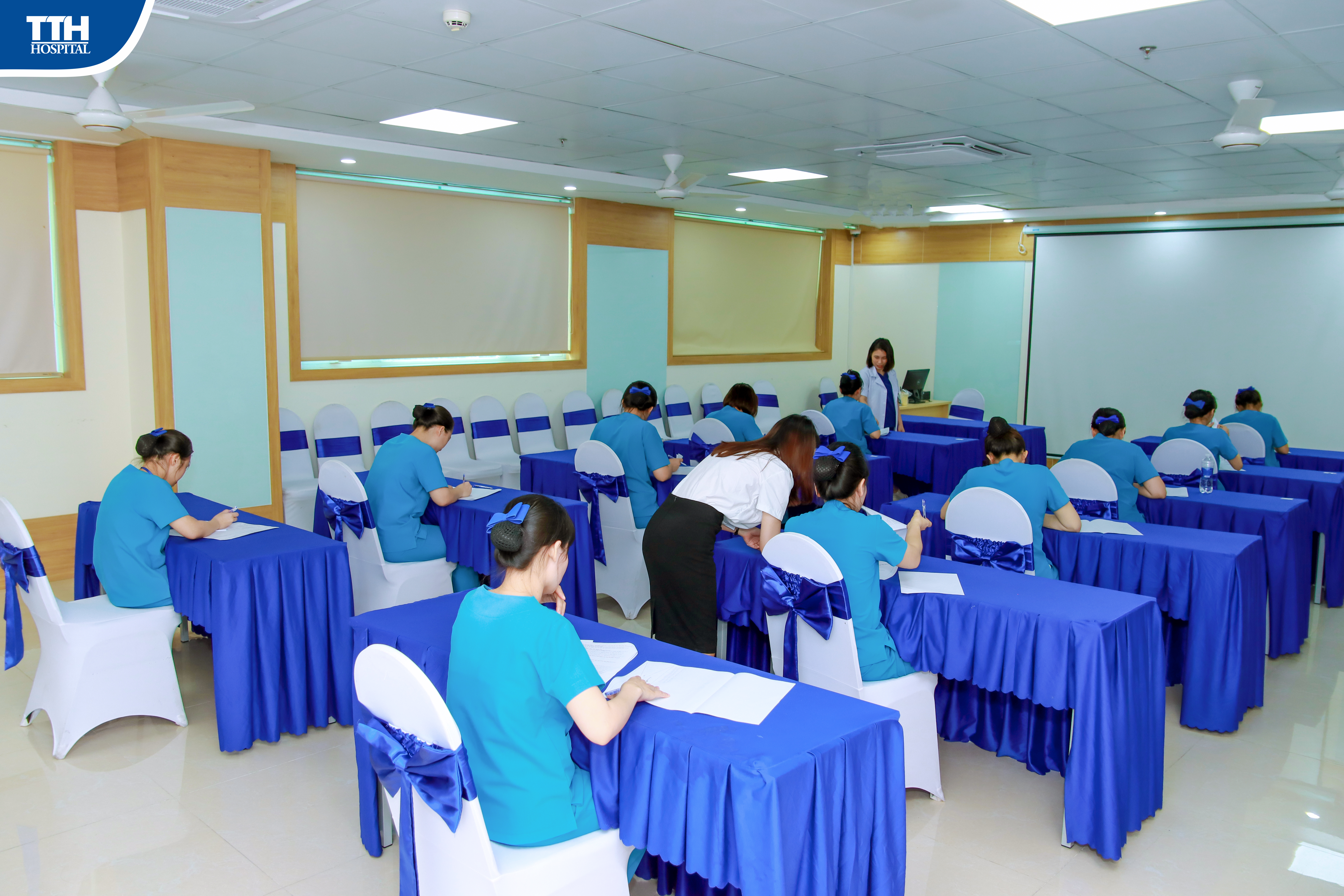 ĐÁNH GIÁ NĂNG LỰC - NÂNG TẦM CHẤT LƯỢNG ĐÀO TẠO VẬT LÝ TRỊ LIỆU - PHỤC HỒI CHỨC NĂNG TẠI BỆNH VIỆN ĐA KHOA TTH HÀ TĨNH