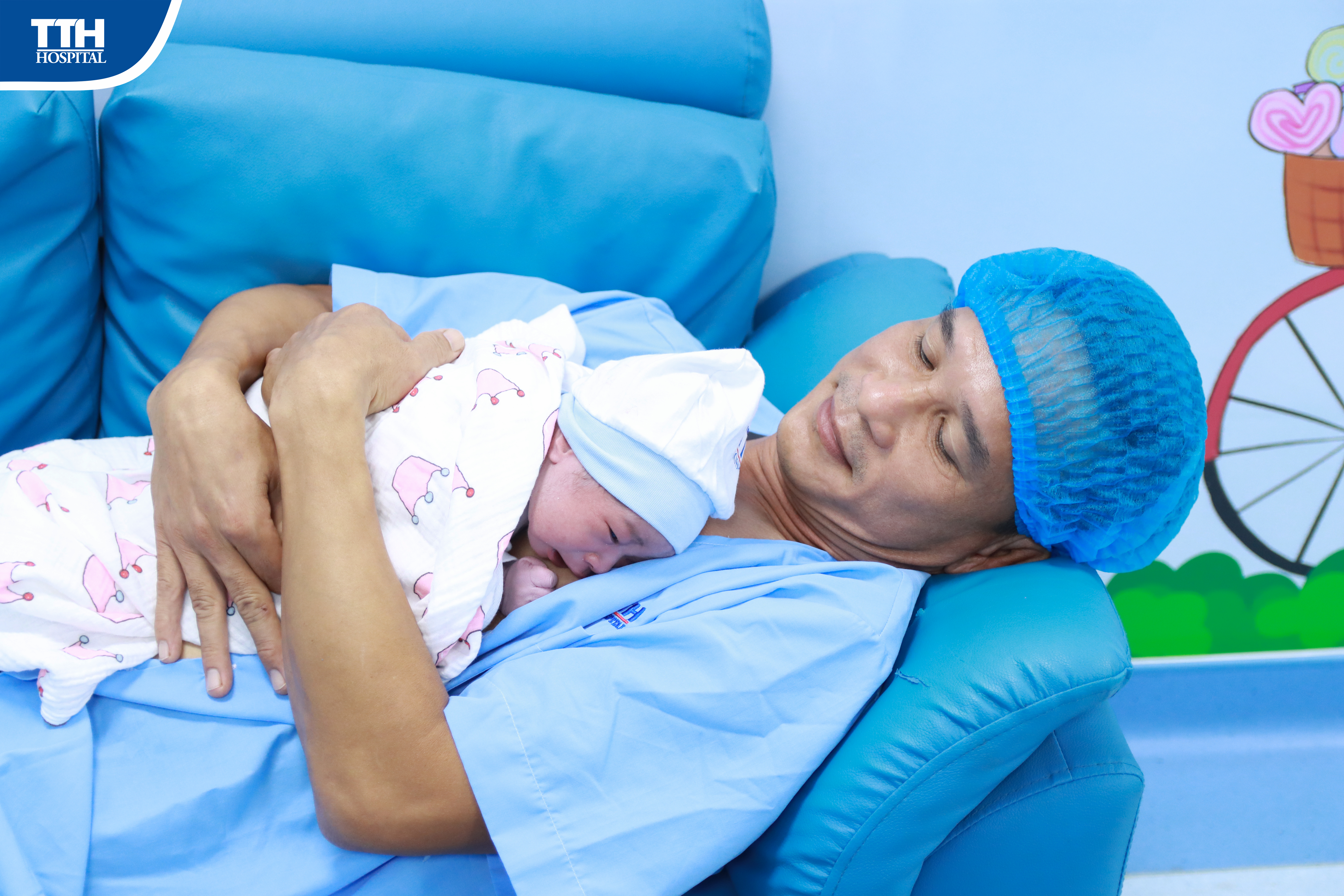 “Cả thế giới gói gọn trong vòng tay cha” 💙