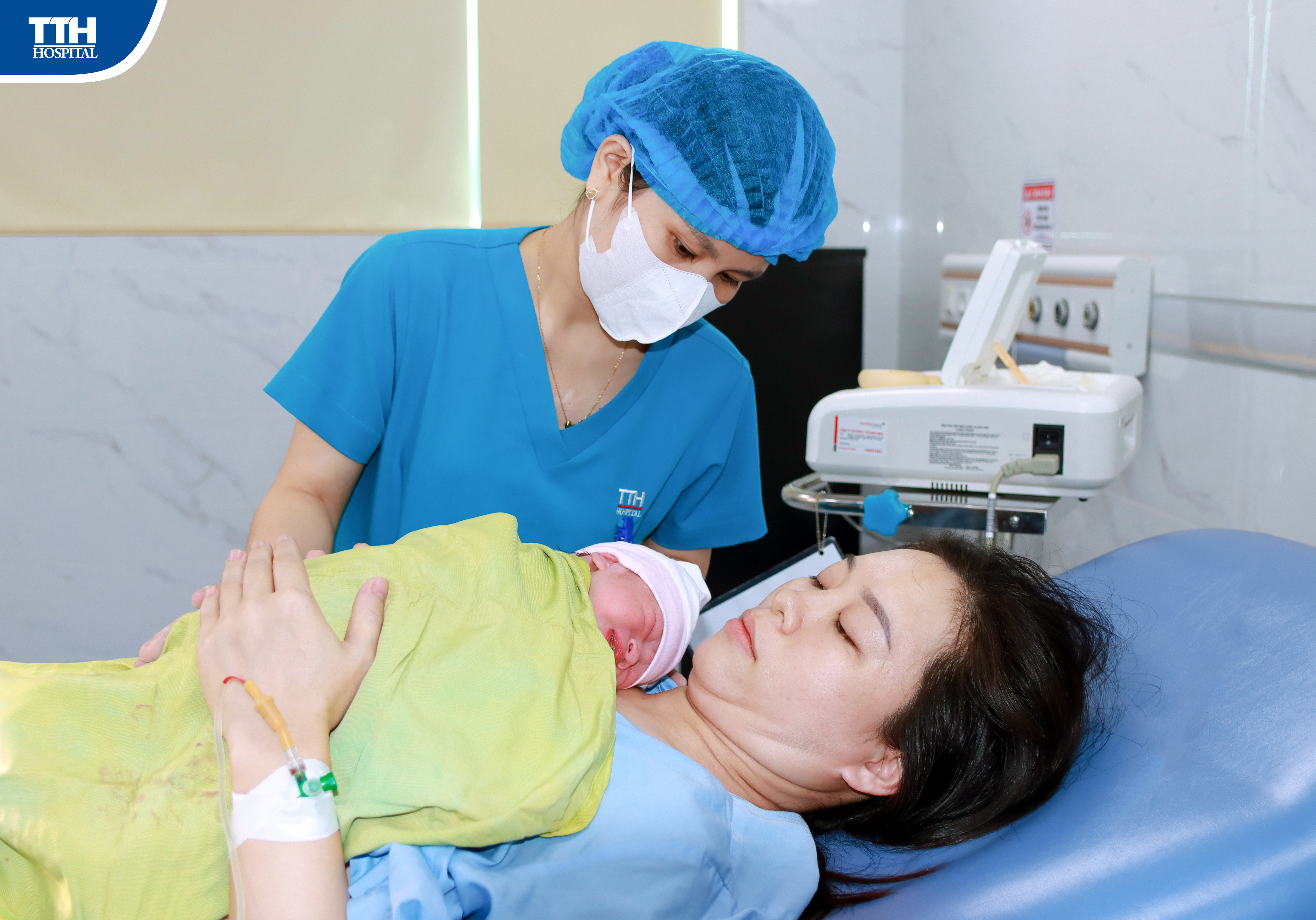 KHOẢNH KHẮC DA KỀ DA - CÁI ÔM ĐẦU ĐỜI CỦA SỰ YÊU THƯƠNG